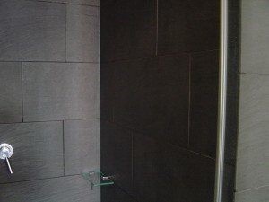 Schiefer reinigen Berlin – Schiefer-Dusche Privathaus Berlin Nachher