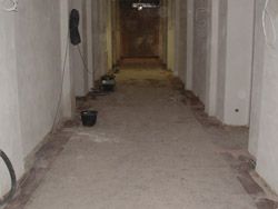 Vorher: Alter Terrazzo-Flur