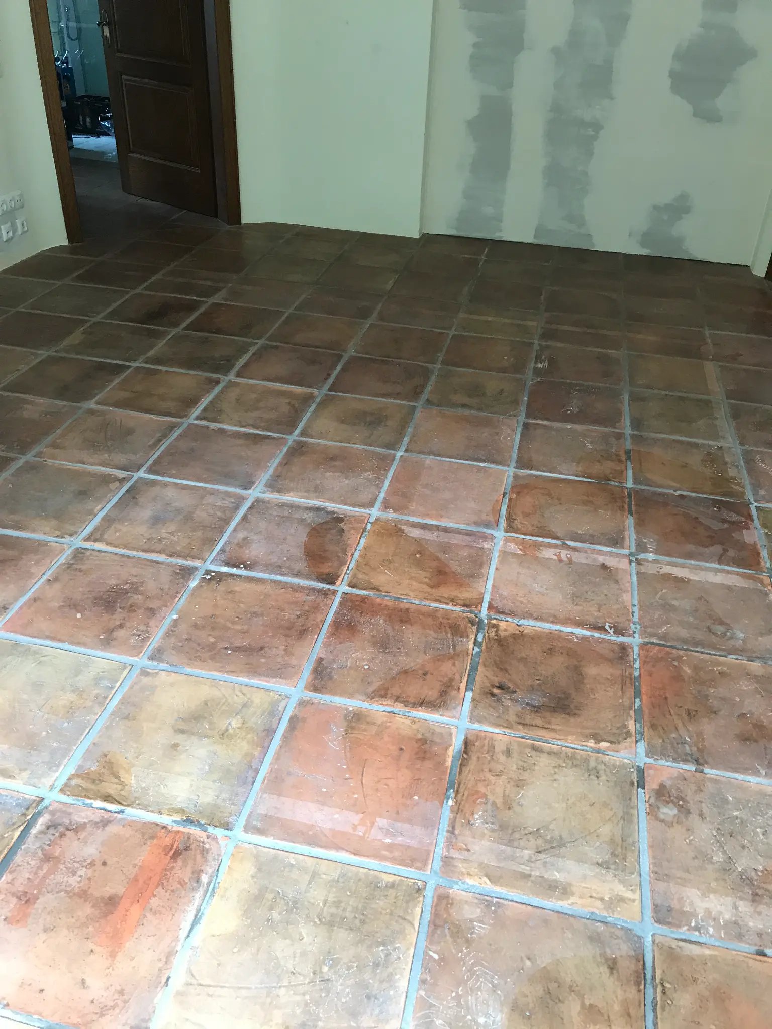 Cotto-Boden Wohnraum Berlin – Grundreinigung & Imprägnierung – Cotto vor der Reinigung Berlin