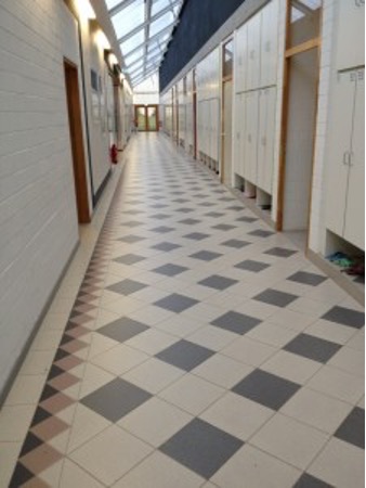 Feinsteinzeugfliesen Poliert Oder Glasiert Fliesen Reinigung Und Pflege