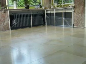 Marmorboden vorher – matt und zerkratzt Berlin